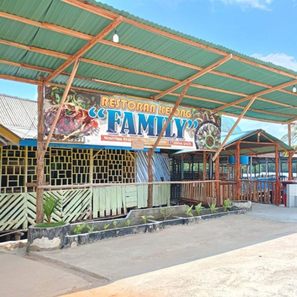 Banner Family Kelong Seafood restaurant