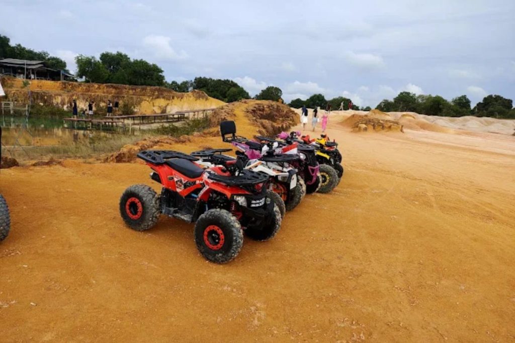 Day trip experience to Blue Lake and sand dunes in Bintan