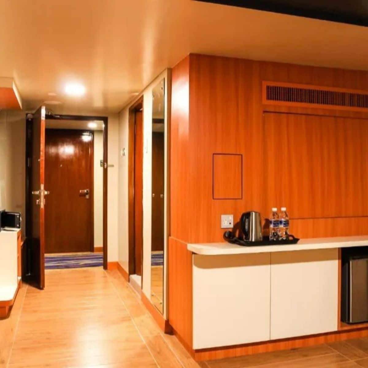 Doulos Phos Ship Hotel stay Package