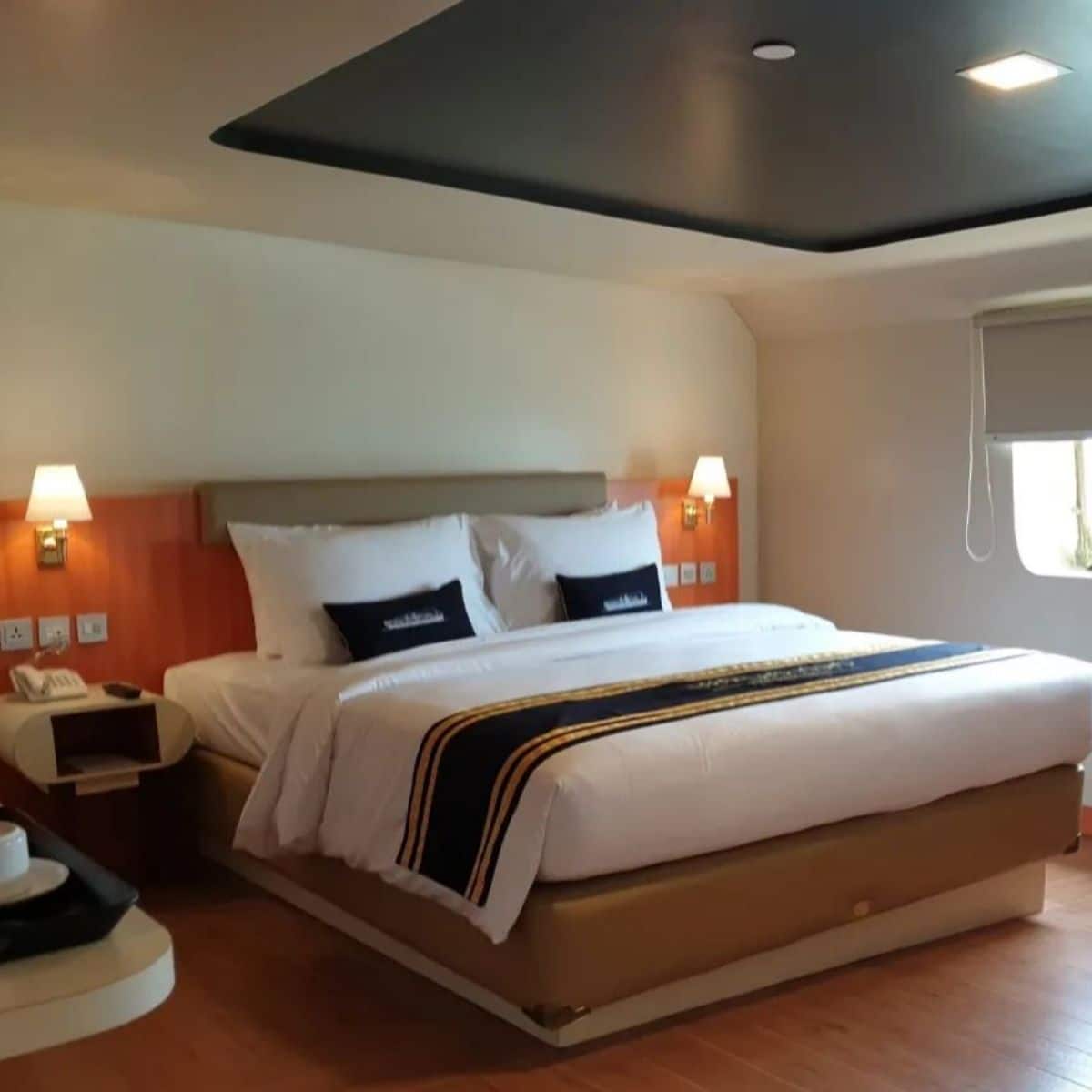 Doulos Phos Ship Hotel stay package for Deluxe Plus Cabin